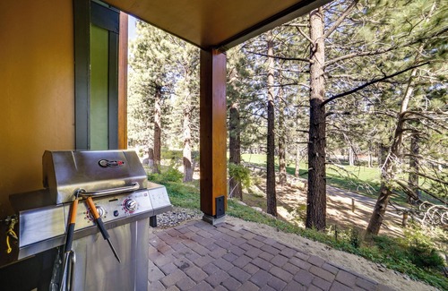 Mammoth Lakes Apartment | Mammoth Lakes Condo w/Fireplace: Near Skiing!