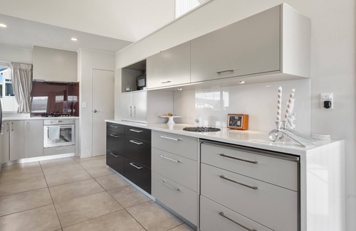 Mana House | Mana Magic - Porirua Waterfront Holiday Home