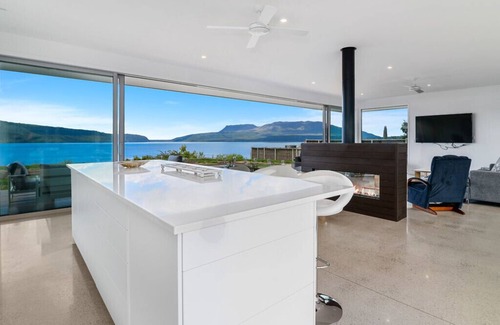Lake Tarawera Cottage | Mana Sarovar - Lake Tarawera Home