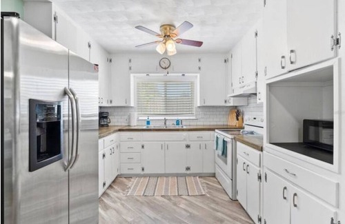 Whitney Beach House | "Manatee" 3 miles to Anna Marie
