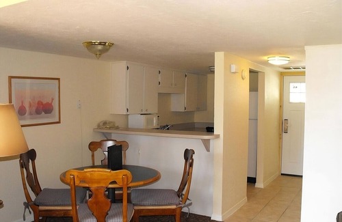 Crystal River House | Manatee Encounter! Near Three Sister Springs! Free Parking, Pool!