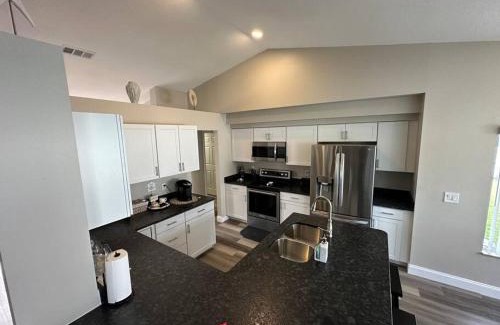 Berkeley Manor House | Manatee Oasis Weeki Wachee Family Fun Pool Home