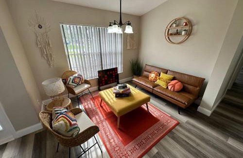 Berkeley Manor House | Manatee Oasis Weeki Wachee Family Fun Pool Home