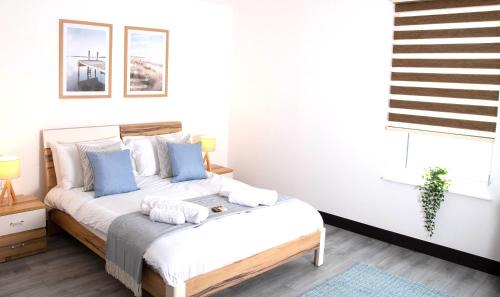 Trafford House | Manchester Apartments by BEVOLVE - Free Parking