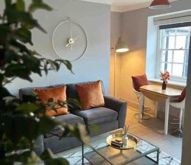 Worcester Apartment | Mandarin Court Boutique City Centre Apartment