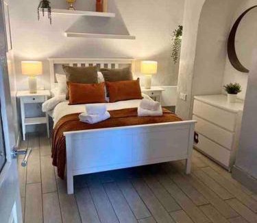 Worcester Apartment | Mandarin Court Boutique City Centre Apartment