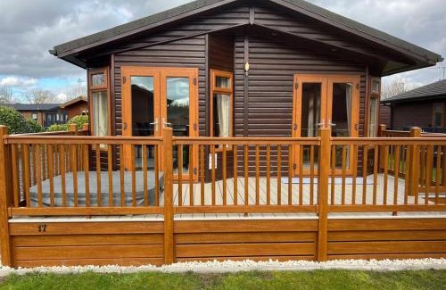 Malton House | Mandarin Lodge with Hot Tub
