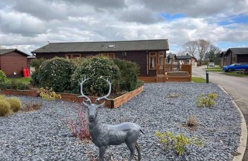 Malton House | Mandarin Lodge with Hot Tub