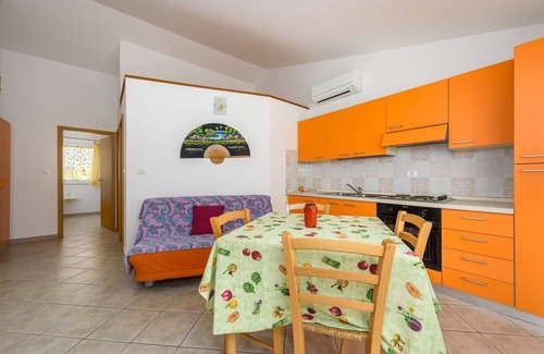 Lovrecica Apartment | MANFROI house with apartments/Arancia apartment