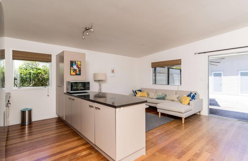 Mangawhai Heads House | Mangawhai House - Spacious, modern and sunny in the heart of Mangawhai, plus it has a pool!