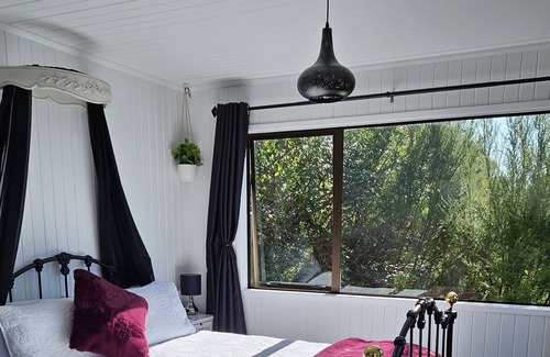 Mangonui Cottage | Mangonui, Outstanding Harbour Views From This Cute Cottage