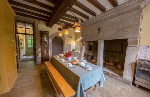 Plounevez-Lochrist Other | Manoir de Keraouël