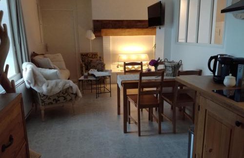 Chavagne Apartment | Manoir de la Guignardiere - Charme et Douceur