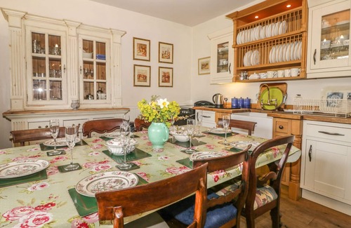 Potter Brompton Cottage | MANOR FARM, pet friendly, luxury holiday cottage in Hutton Buscel