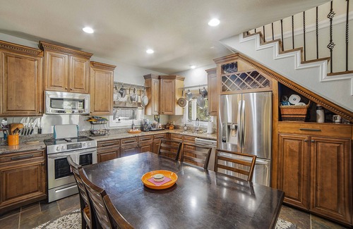 Austin House | Manor - Spacious home, secluded yet close to everything