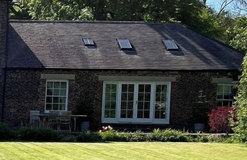 East Boldon Apartment | Mansion Annexe - Private 5 Acres-stunning Grounds