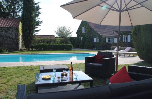 Charrin Villa | Mansion in Charrin by Loire with Pool
