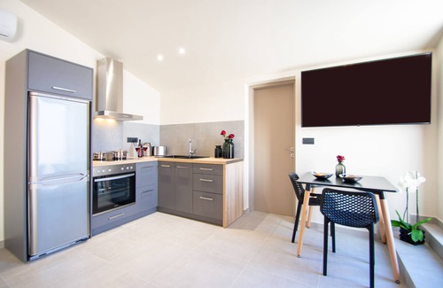 Agios Sostis House | Manthos Apts - Bungalow