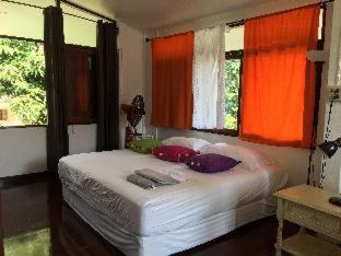 Thung Maha Mek House | Many Trees