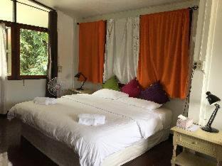 Thung Maha Mek House | Many Trees