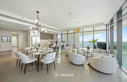 Dubai Marina Apartment | Manzil - Ultra Lux 3BR with Palm Jumeirah and Sea View in Beach Vista Tower, Near Dubai Harbour