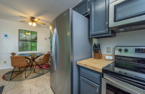 Mars Hill Cabin | Maple Creek Cabin, Fireplace+Fire Pit, Grill & Wi-Fi, Private, Nearby Skiing!