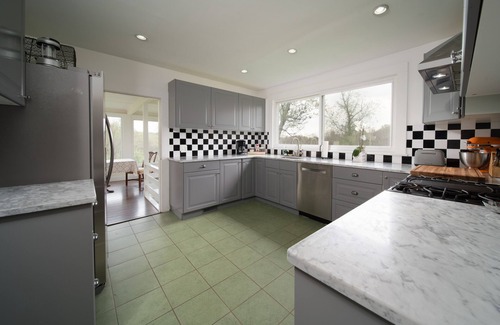 Blue Ridge House | Maple Hill Farm within minutes of Vineyards, Wedding Venues and Horse Stables