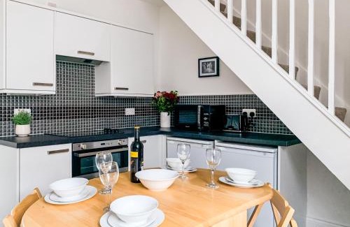 York Apartment | Maple House - Quaint Victorian Home With Free Parking