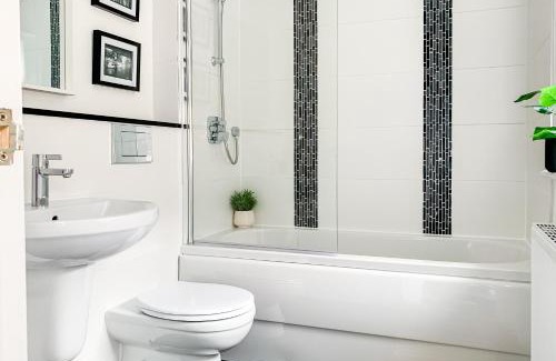 York Apartment | Maple House - Quaint Victorian Home With Free Parking