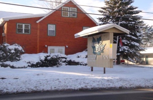 Lake Placid Hotel | Maple Leaf Inn - Lake Placid provides Two Double Beds Room