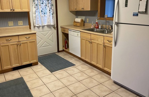 Star Lake House | Maple Mountain House sleeps 10 - next door to Maple Mountain Cabin sleeps 6