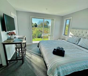 Putaruru House | Maple Retreat by Blue Spring