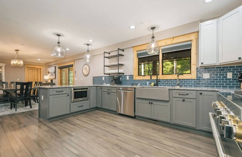 Oakland House | Maple Ridge: New, Hot Tub, Lake Access w. Dock Slip