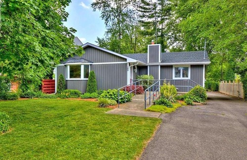 Historic Old Town House | Maple Tree Cottage License # 058-2022