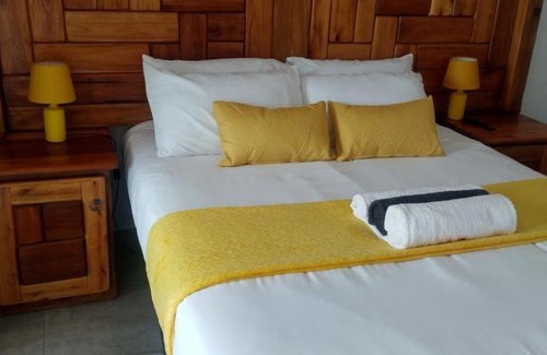 Temba House | Mapulaneng Guest House