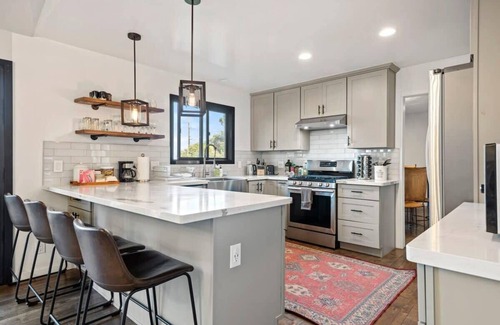 Brisbane House | @ Marbella Lane - 3BR Penthouse Suite |SF|Parking
