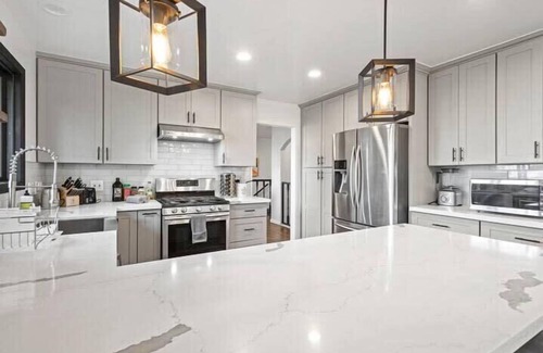 Brisbane House | @ Marbella Lane - 3BR Penthouse Suite |SF|Parking