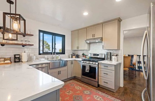 Brisbane House | @ Marbella Lane - 3BR Penthouse Suite |SF|Parking