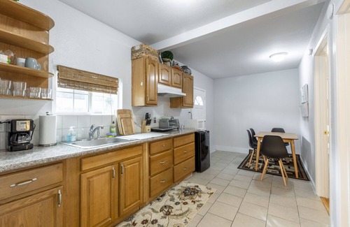 Redwood City House | @ Marbella Lane - 5BR House | DTWN RWC | Parking