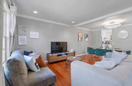 Sharp Park House | @ Marbella Lane - Buckingham Place | Laundry + P