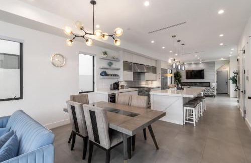 Yorktown House | #Marbella Lane - Luxi 4BR Haven with Skyscape Views