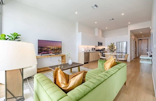 Waterfront Apartment | @ Marbella Lane - Sleek Corner | Ocean View