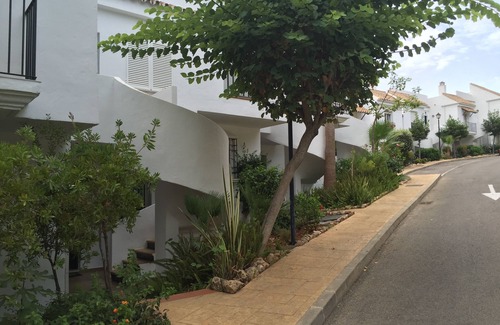Marbella Apartment | Marbella, Nueva Andalucia Groundfloor flat/2bed&2bath/private garden/3pools/