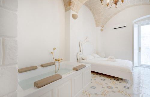 Centro Storico Apartment | Marchesa - 2 Bedrooms, Terrace & Bath Tub in Center