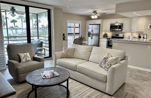 Marco Island Condo | MARCO ISLAND- RIVERSIDE CLUB F-206 - NIGHTLY RENTALS!- Sleeps 4!