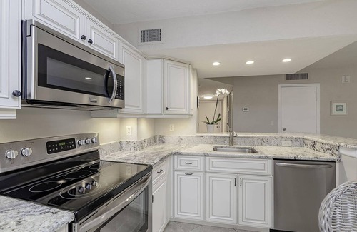 Marco Island Condo | MARCO ISLAND- RIVERSIDE CLUB F-206 - NIGHTLY RENTALS!- Sleeps 4!