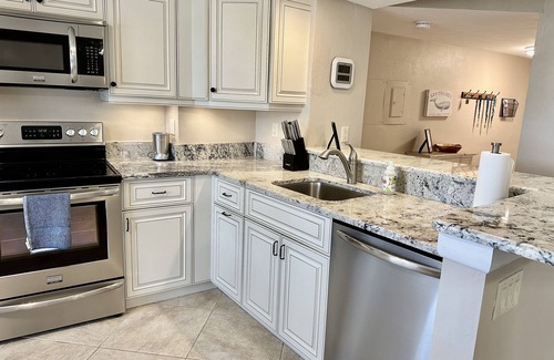 Marco Island Condo | MARCO ISLAND- RIVERSIDE CLUB F-206 - NIGHTLY RENTALS!- Sleeps 4!