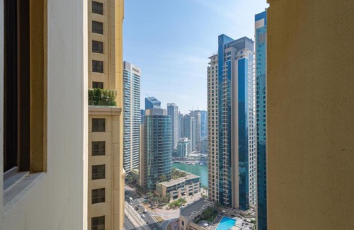 Dubai Marina Apartment | Marco Polo - Deluxe Waterfront Roomy Apt, Perfect for Groups