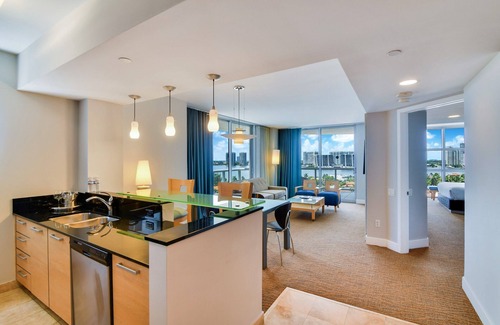 Sunny Isles Beach Resort | Marenas Beach Resort