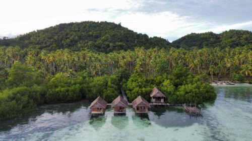 Pulau Fam House | Mares Homestay-Raja Ampat